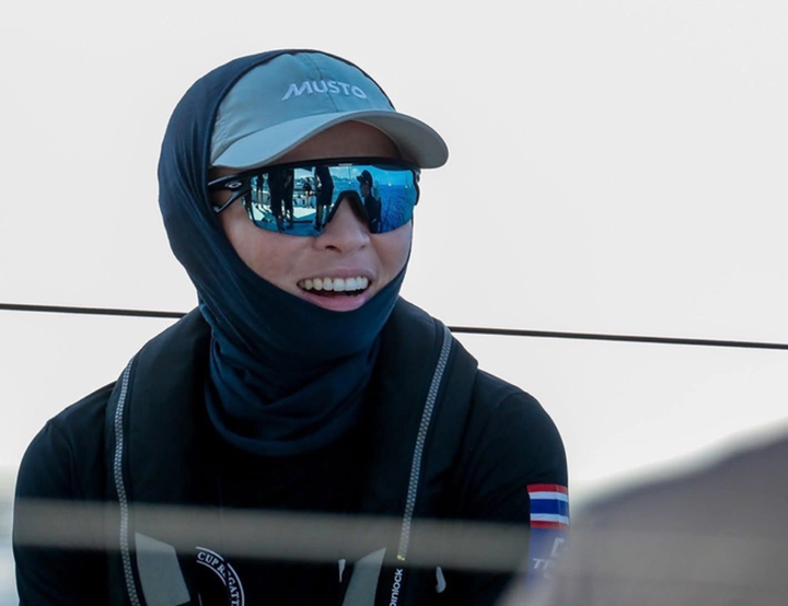 Hoàng hậu Thái Lan Suthida Bajrasudhabimalalakshana tại Giải đua thuyền Phuket King's Cup. (Nguồn: Instagram)