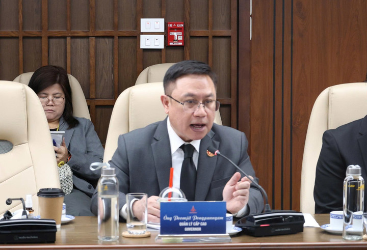 Ông Poomjit Pongpanngam – Tổng giám đốc Tổng cục Thuốc lá Thái Lan (TOAT)