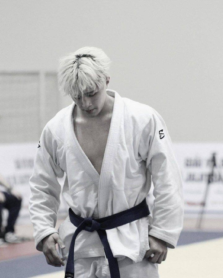 Tiến Triển hiện là sinh viên Trường Đại học Thể dục Thể thao Bắc Ninh, đồng thời là thành viên của đội tuyển Jujitsu Hà Nội và đội tuyển quốc gia dự SEA Games 33.