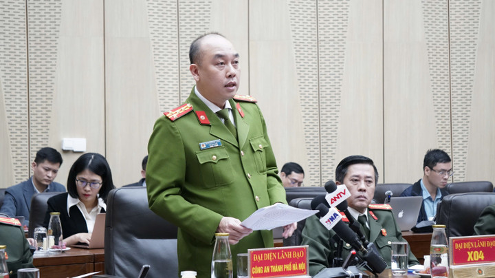 Đại tá Nguyễn Đức Long thông tin tại họp báo.