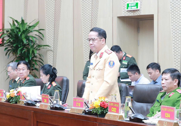 Đại tá Nguyễn Quang Nhật thông tin tại họp báo.