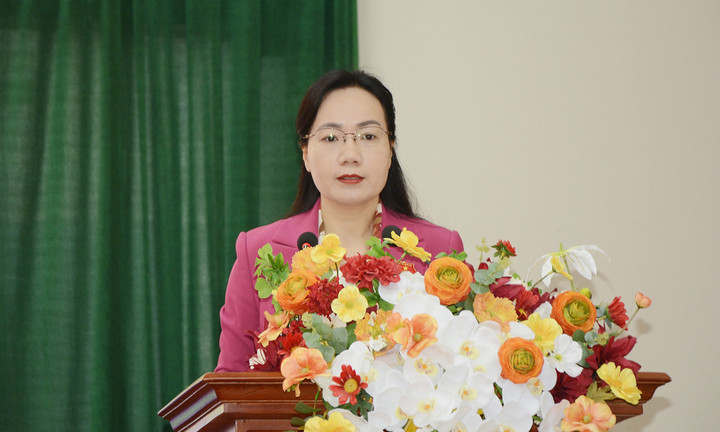 Bà Đỗ Thị Việt Hà báo cáo kết quả kỳ họp thứ 10, Quốc hội khóa XV đến cử tri phường Võ Cường.