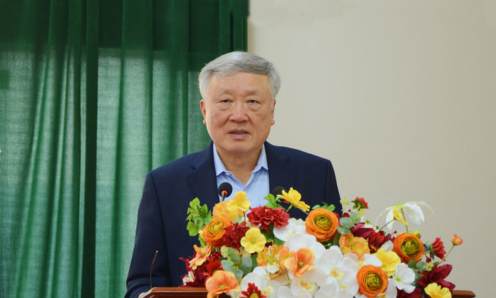 Phó Thủ tướng Thường trực Chính phủ Nguyễn Hòa Bình phát biểu tại buổi tiếp xúc cử tri.