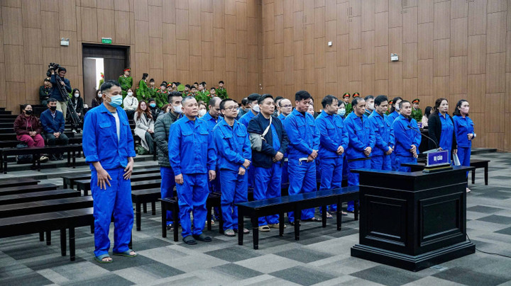 Các bị cáo tại toà.