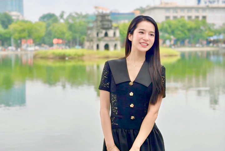 ឡេ ហាត្រាង អាយុ ២៥ ឆ្នាំ បច្ចុប្បន្នជាជំនួយការបង្រៀនមុខវិជ្ជាគ្រប់គ្រងហានិភ័យ និងហិរញ្ញវត្ថុនៅបណ្ឌិត្យសភាគោលនយោបាយ និងអភិវឌ្ឍន៍។