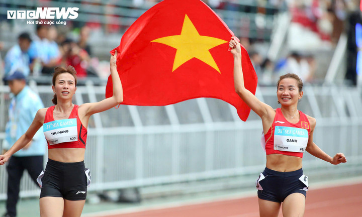 Nguyễn Thị Oanh (bên phải) và Đoàn Thu Hằng chia nhau 2 vị trí dẫn đầu. (Ảnh: Thế Sơn)