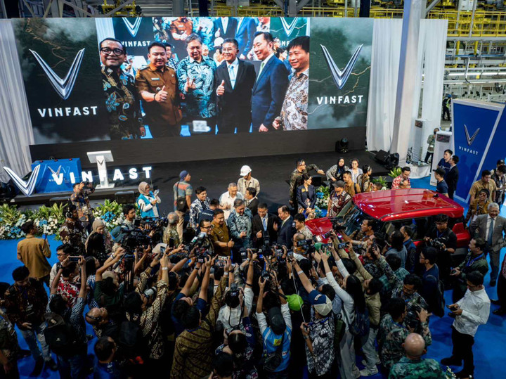 Hàng trăm khách mời đối tác chiến lược của VinFast và cơ quan truyền thông tham dự sự kiện khánh thành.