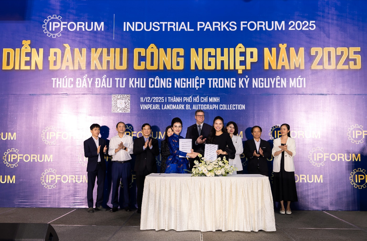 Lễ ký kết thỏa thuận hợp tác giữa Trung tâm Triển lãm Việt Nam (VEC) và Cổng thông tin Khu công nghiệp Việt Nam (VIZ).