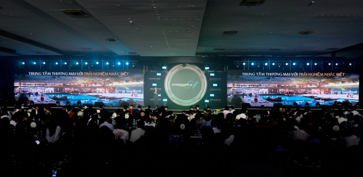 Nhà đầu tư lắng nghe chia sẻ chi tiết về quy hoạch và định hướng phát triển của Charmora City.