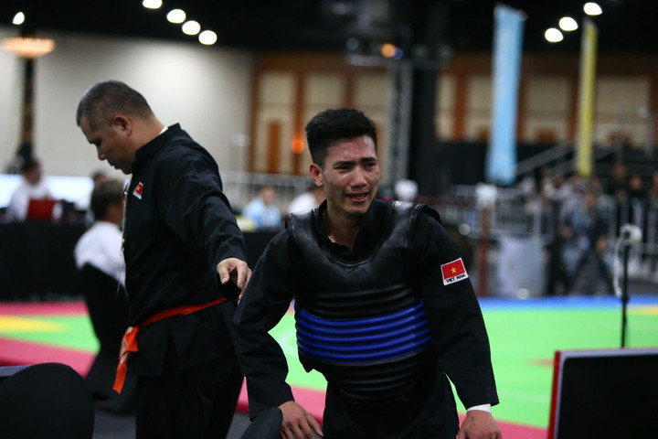 Vũ Văn Kiên bật khóc vì bị xử ép.