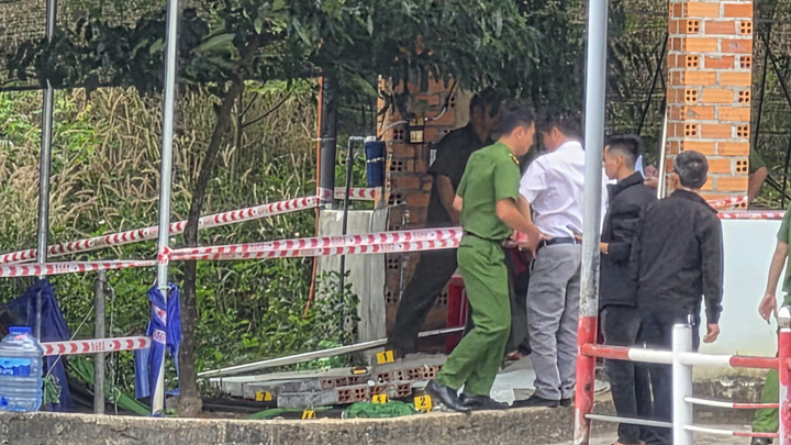 Cơ quan chức năng có mặt tại hiện trường để điều tra vụ việc.