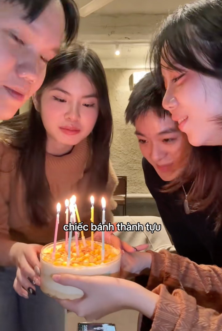 Vì sao trào lưu ‘bánh kem thành tựu’ gây sốt cuối năm 2025? Vì sao trào lưu ‘bánh kem thành tựu’ gây sốt cuối năm 2025?