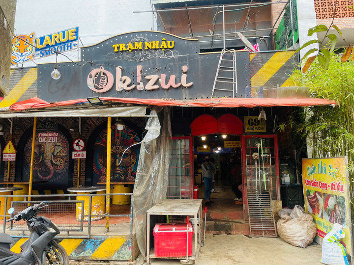 Hiện trường quán nhậu, nơi xảy ra án mạng. (Ảnh Công an cung cấp)