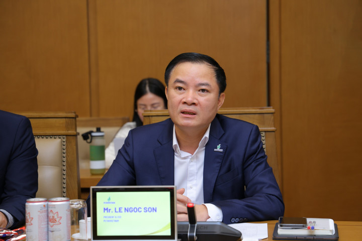 Petrovietnam General Director Le Ngoc Son expressed his hope that, through enhanced cooperation with major technology partners such as Qualcomm and VNPT, Petrovietnam could seek opportunities for collaboration and improve the efficiency of digital transformation and the application of science and technology.