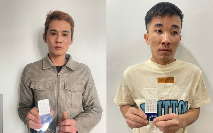 Hai đối tượng bị bắt khẩn cấp.(Ảnh: CA)