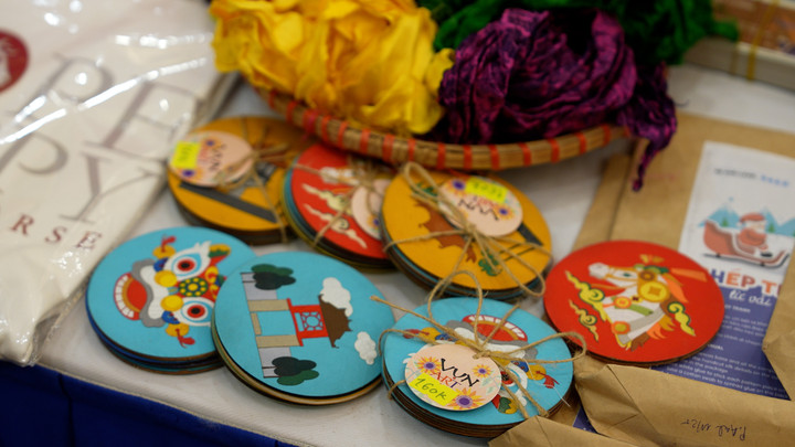 Sản phẩm thủ công được giới thiệu tại Lễ kỷ niệm Ngày Quốc tế về người khuyết tật (3/12).