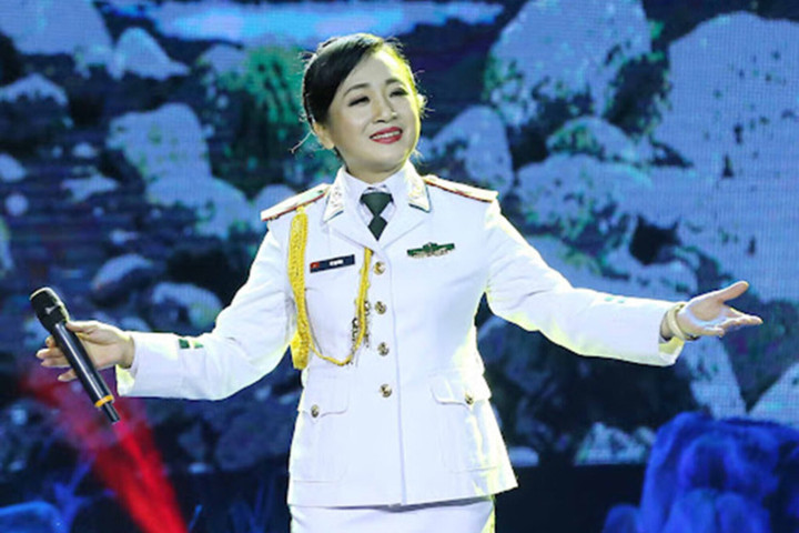 NSND Vi Hoa là một trong những nghệ sĩ góp giọng trong tiết mục "Vì một thế giới ngày mai" tại kỳ SEA Games 22 tổ chức ở Việt Nam.