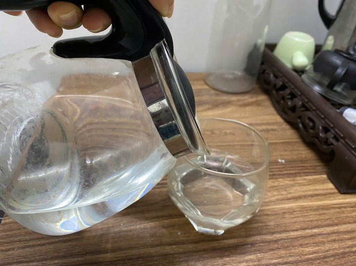 Uống ít nước là nguyên nhân khiến suy thận.