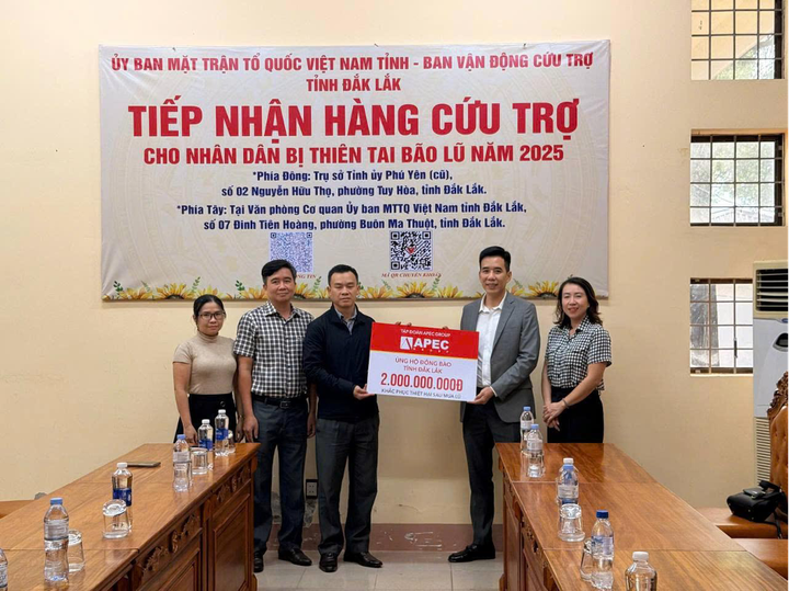Apec Group hỗ trợ bà con Phường Phú Yên với tổng giá trị là 2 tỷ đồng.