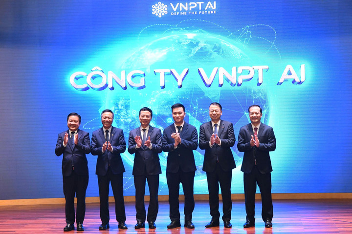 Nghi thức bấm nút ra mắt VNPT AI. (Ảnh: VNPT)