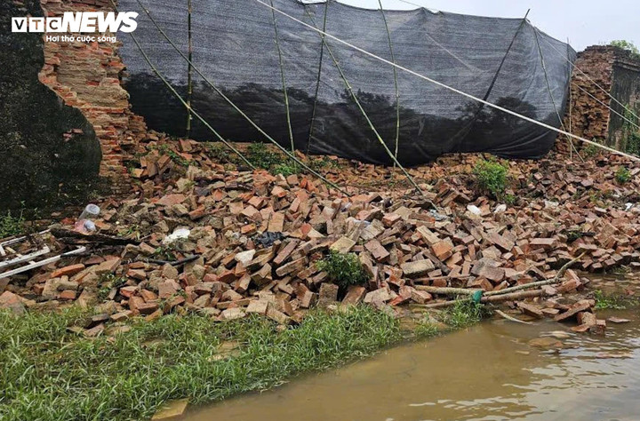 Đoạn tường dài 15 mét của Hoàng thành Huế bị kéo sập trong đợt mưa lũ lịch sử ở TP Huế