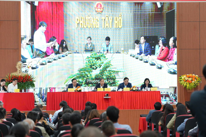 Quang cảnh buổi tiếp xúc cử tri.