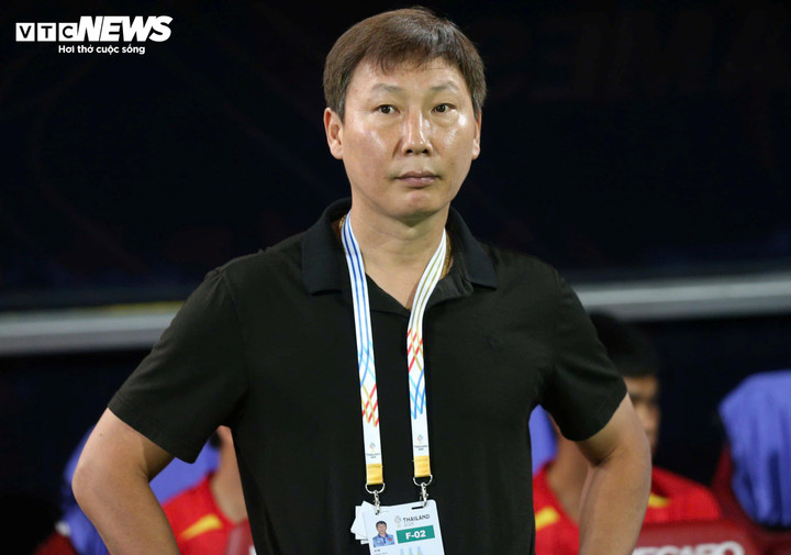 Huấn luyện viên Kim Sang-sik và học trò để đối thủ dẫn 2 bàn ngay trong hiệp một, nhưng thử thách đó chỉ tạo điều kiện để U22 Việt Nam thể hiện bản lĩnh.