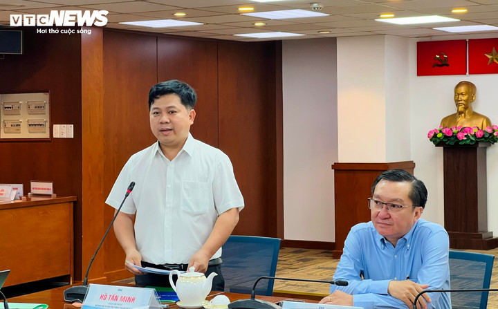 Ông Hồ Tấn Minh – Chánh Văn phòng Sở GD&ĐT TP.HCM thông tin tại buổi họp báo.