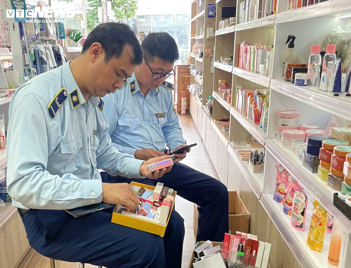 Chi cục Quản lý thị trường tỉnh Quảng Trị luôn tăng cường công tác đấu tranh, phòng chống hàng giả, hàng hóa không rõ nguồn gốc, xuất xứ và hàng hóa xâm phạm quyền sở hữu trí tuệ. (Ảnh: Hồng Vân)