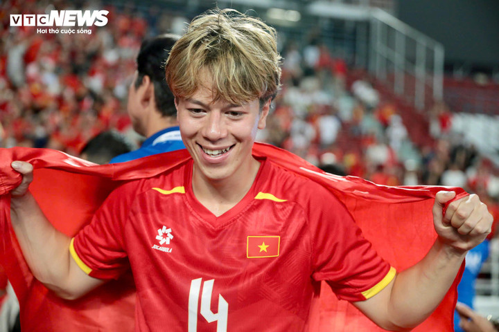 Lê Viktor là cầu thủ Việt kiều đầu tiên trong lịch sử giành huy chương vàng SEA Games trong màu áo U22 Việt Nam.