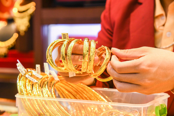 Giá vàng tiếp tục tăng cao. (Ảnh: Công Hiếu).