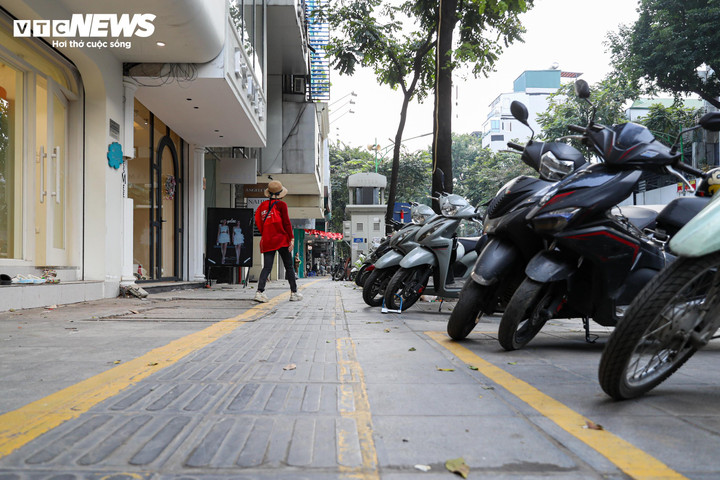 Vỉa hè Hà Nội thông thoáng, gọn gàng sau gần một tuần ra quân lập lại trật tự - 8