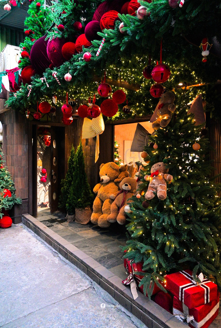 Những quán cà phê được trang trí cầu kỳ để khách hàng "sống ảo". (Ảnh:Vương Lộc)