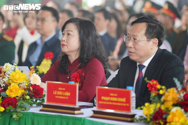 Bộ trưởng Bộ Y tế Đào Hồng Lan, Thứ trưởng Bộ Y tế Lê Đức Luận tham dự sự kiện.