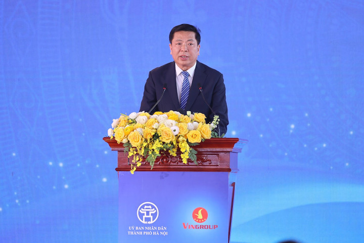 Bộ trưởng Bộ Xây dựng Trần Hồng Minh phát biểu về công tác đầu tư xây dựng và phát triển kết cấu hạ tầng. (Ảnh: VGP)