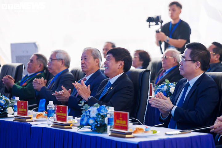 Tập đoàn Hòa Phát đầu tư hơn 10.000 tỷ đồng sản xuất ray đường sắt tốc độ cao - 2