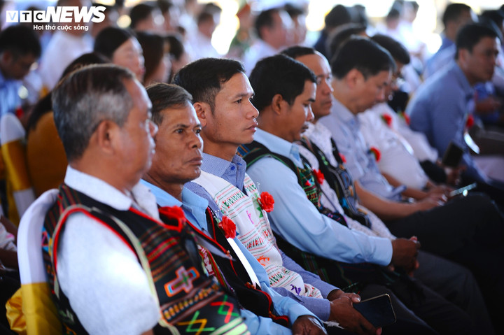 Đông đảo bà con tại xã Đạ Huoai tham dự buổi lễ.