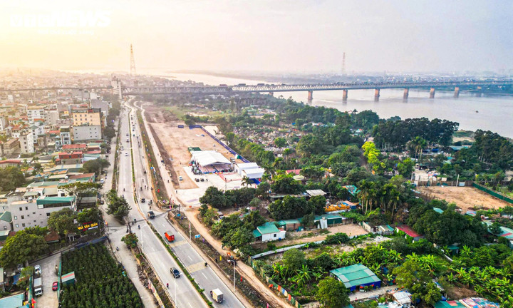 Dự án trục đại lộ cảnh quan sông Hồng có quy mô khoảng 11.000 ha, trải dài qua 19 phường, xã trên địa bàn Hà Nội, với tổng mức đầu tư ước khoảng 855.000 tỷ đồng.