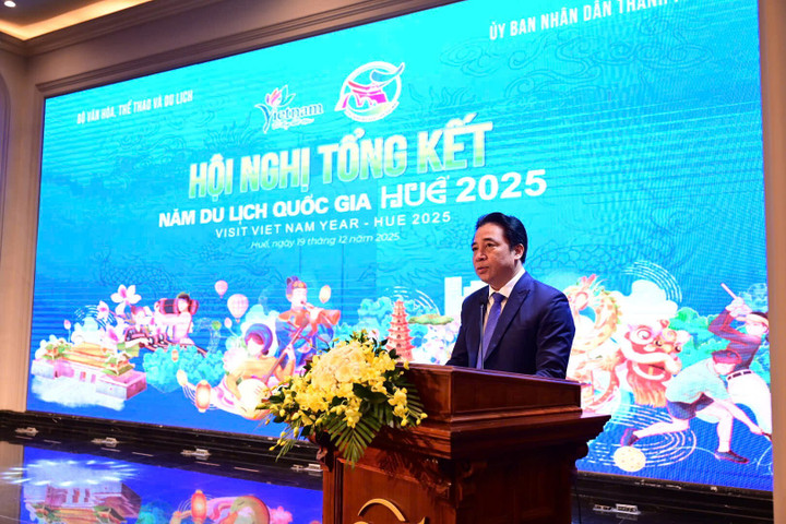 Chủ tịch UBND TP Huế Nguyễn Khắc Toàn phát biểu tại hội nghị