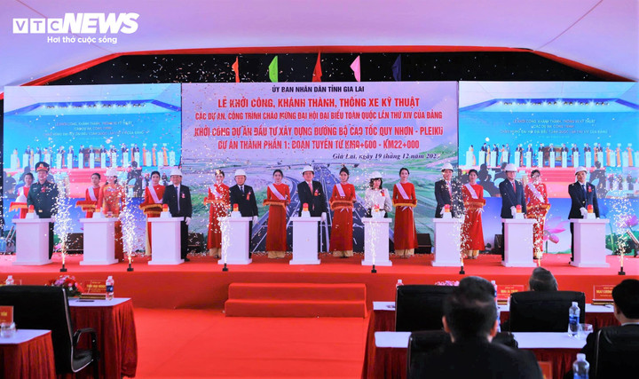 Lãnh đạo Đảng, nhà nước cùng chính quyền và người dân tỉnh Gia Lai nhấn nút chính thức khởi công Dự án cao tốc đường bộ Quy Nhơn - Pleiku.