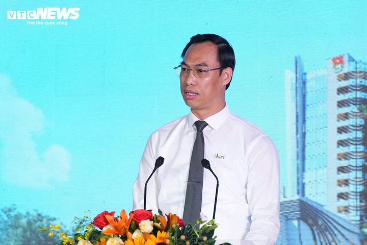 Ông Nguyễn Văn Ngọc - Phó chủ tịch Hội đồng Quản trị Tổng công ty Xây dựng số 1 - CTCP (CC1) đơn vị trúng thầu cho biết, gói thầu được thực hiện theo hình thức hợp đồng đơn giá cố định, thời gian thi công 1.000 ngày. Chủ đầu tư và nhà thầu đang thương thảo hợp đồng để triển khai các bước tiếp theo. Sau khi hoàn tất, nhà thầu sẽ phá dỡ các hạng mục cũ nhằm bàn giao mặt bằng sạch, phục vụ thi công công trình mới.