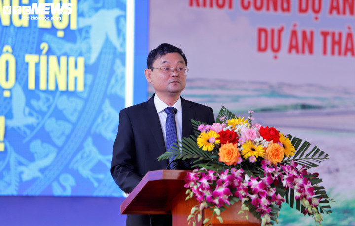 Ông Nguyễn Tự Công Hoàng, Phó Chủ tịch UBND tỉnh Gia Lai phát biểu tại buổi lễ khởi công.