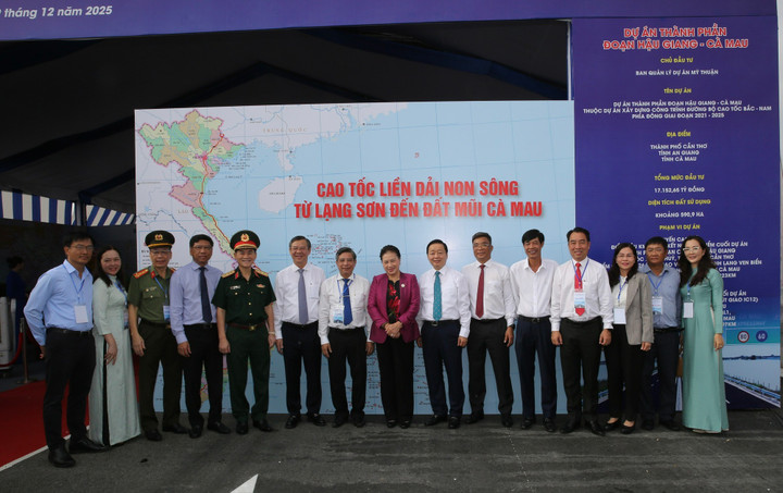 Nguyên Chủ tịch Quốc hội Nguyễn Thị Kim Ngân, Phó Thủ tướng Trần Hồng Hà dự lễ khánh thành tuyến chính dự án thành phần đoạn Cần Thơ - Hậu Giang và thông xe kỹ thuật đoạn Hậu Giang – Cà Mau thuộc dự án đường bộ cao tốc Bắc - Nam phía Đông - Ảnh: VGP/Minh Khôi