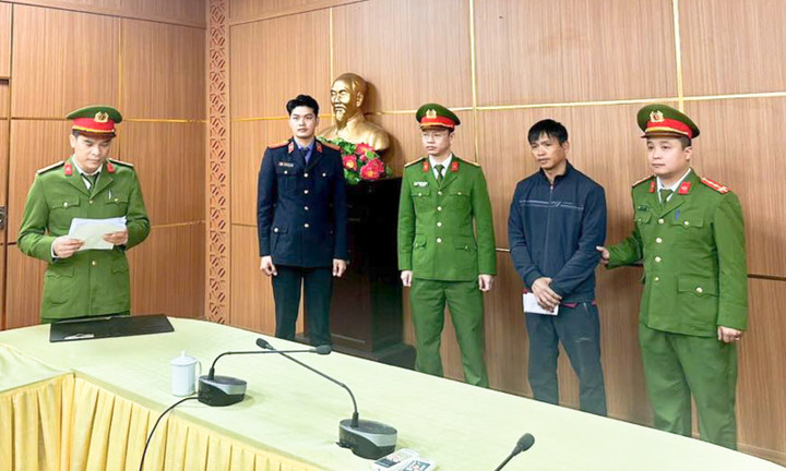 Nguyễn Ngọc Sơn tại cơ quan công an. (Ảnh: Công an tỉnh Tuyên Quang)