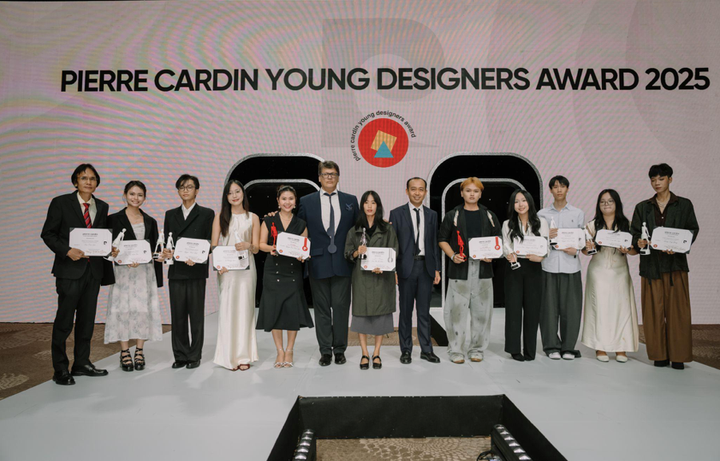 Các thí sinh chiến thắng cuộc thi Pierre Cardin Young Designers Award 2025.