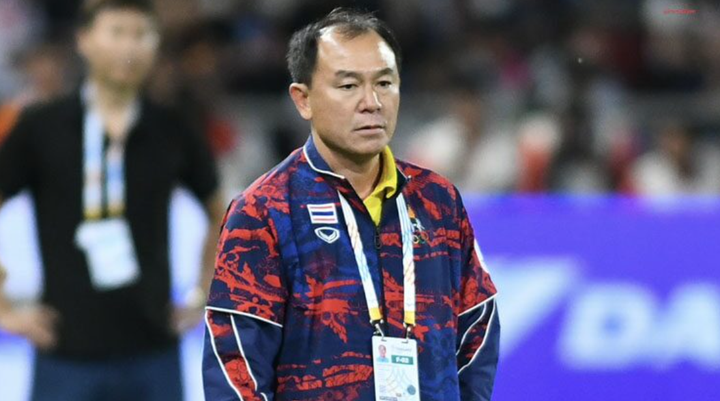 HLV Thái Lan nhận mọi trách nhiệm trước thất bại với U22 Việt Nam. (Nguồn: Khaosod)