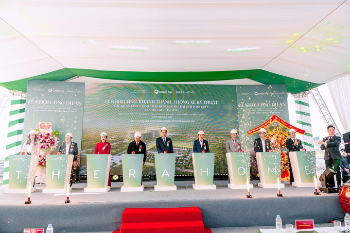 Các đại biểu thực hiện nghi thức khởi công dự án Lynn Times Onsen Retreat Nam Hà Nội.