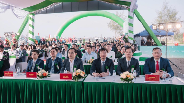 Đại diện lãnh đạo các cấp, ban lãnh đạo Tập đoàn và đối tác tham dự lễ khởi công.