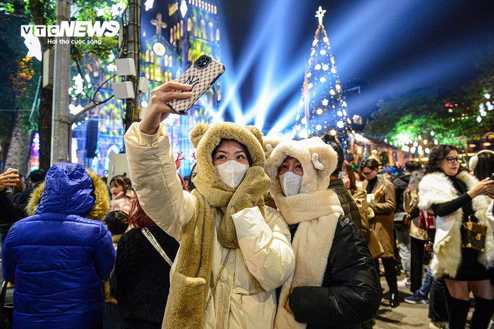 Dự báo Hà Nội mưa rét trong đêm Noel, nhiệt độ thấp nhất 17°C.