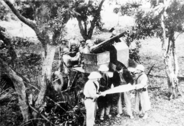 Đại bác của quân ta ở pháo đài Láng. (Ảnh: Nguyễn Bá Khoản/Tư liệu TTXVN)